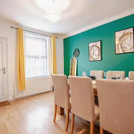 Holiday home Urban Retreat Oasis Free Parking 13ppl